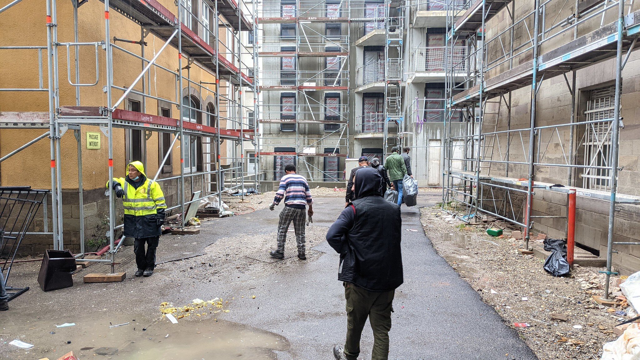 photo de l'extérieur de l'hôtel de la rue