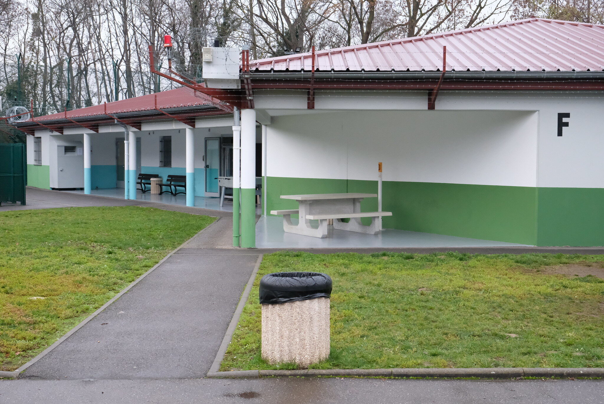 Mis à l’abri dans un gymnase à Strasbourg, il finit en centre de rétention à Metz