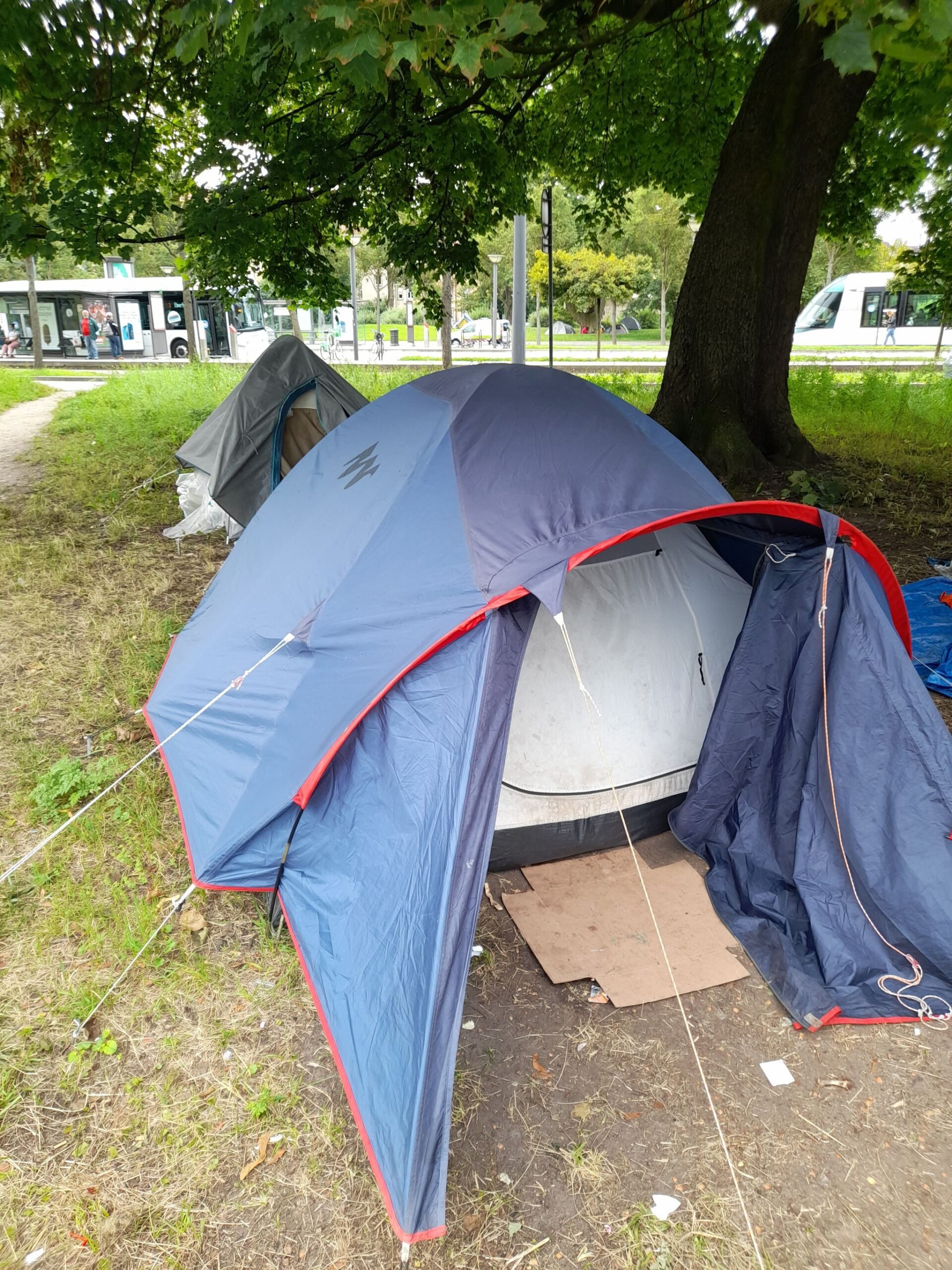 De nouveaux campements de sans-abris, les associations craignent des évacuations