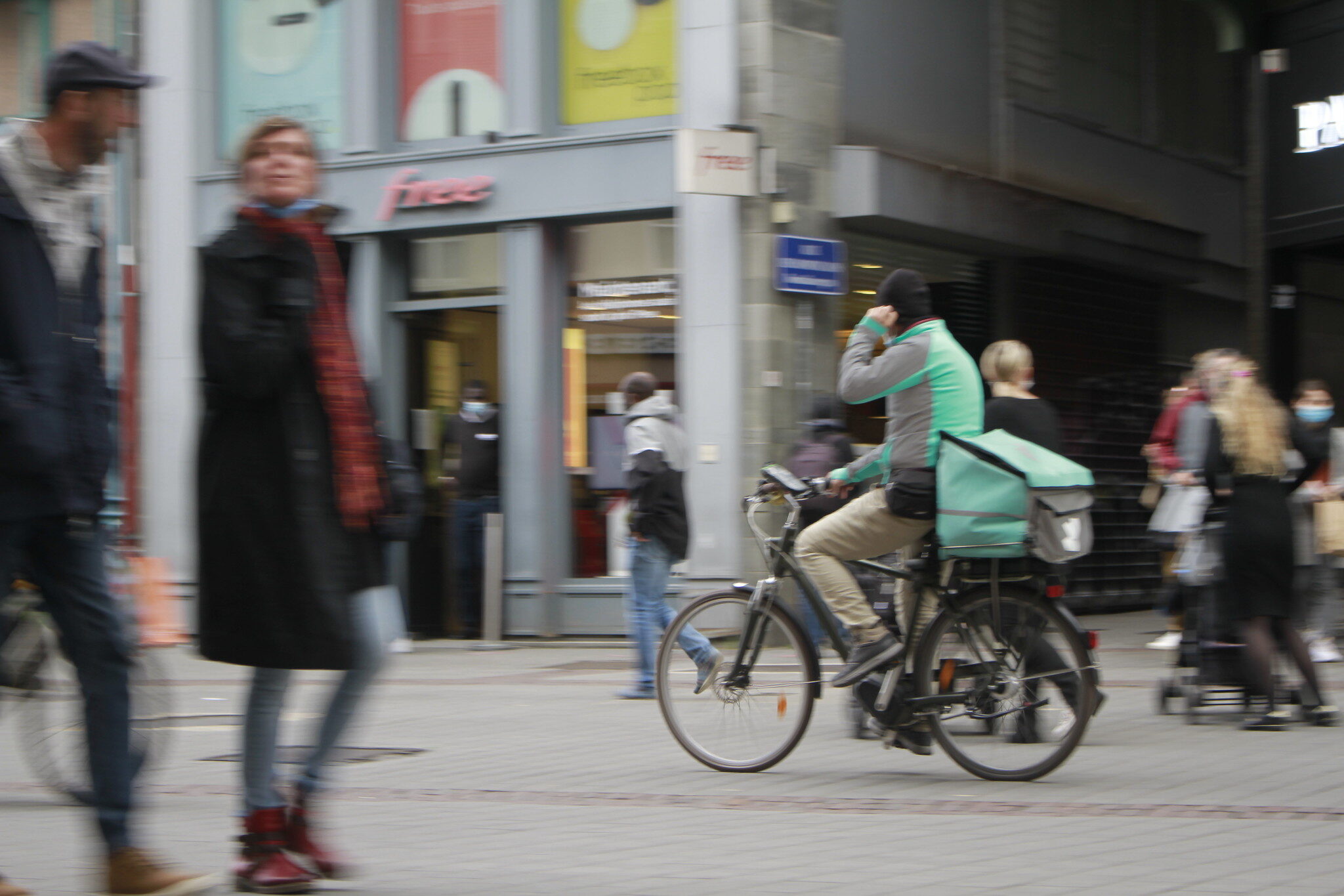 Décès d’un livreur à vélo à Strasbourg : des travailleurs constamment exposés aux risques d’accident