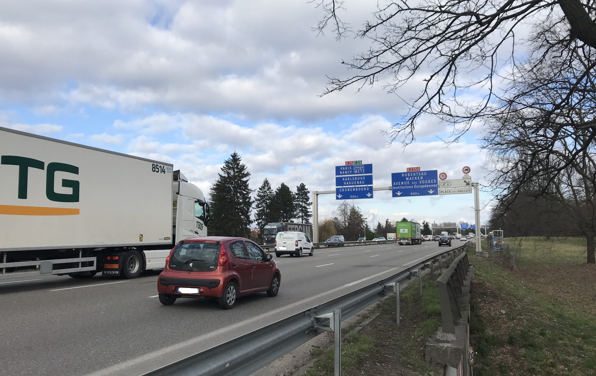 Panneaux lumineux, réglementation poids-lourds… Les premières évolutions envisagées sur la M35