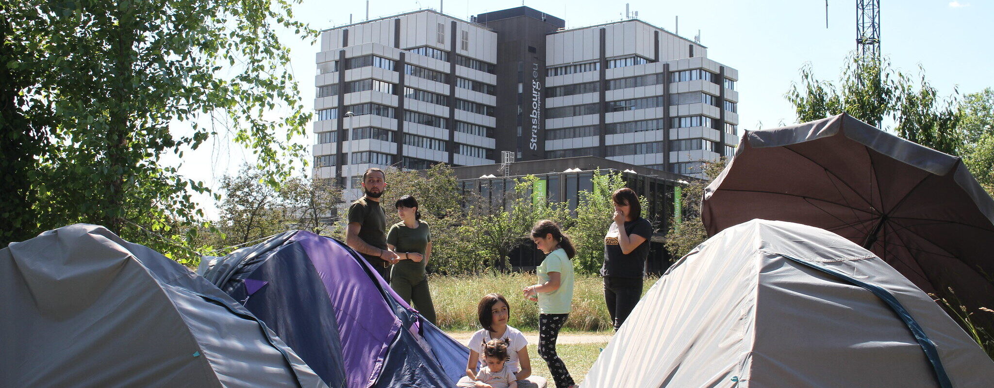 Un camp d’une quarantaine de demandeurs d’asile devant la mairie de Strasbourg