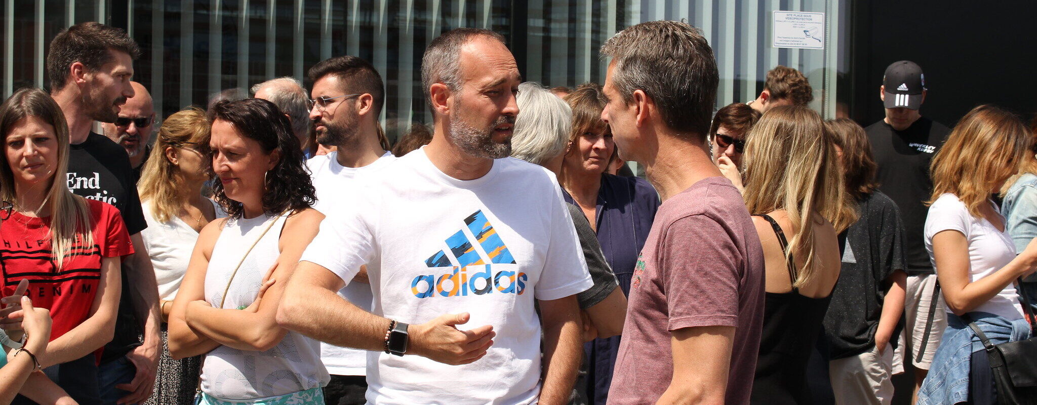Des salariés d’Adidas protestent contre le projet de déménagement du siège vers Paris
