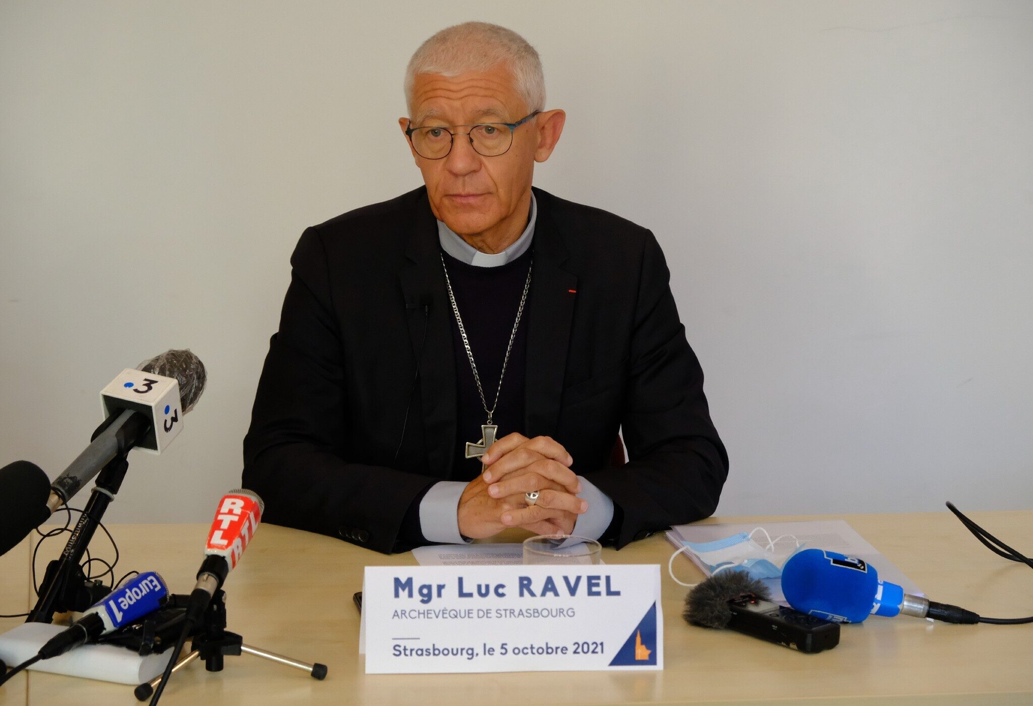 Le pape et le président de la République acceptent la démission de Mgr Ravel