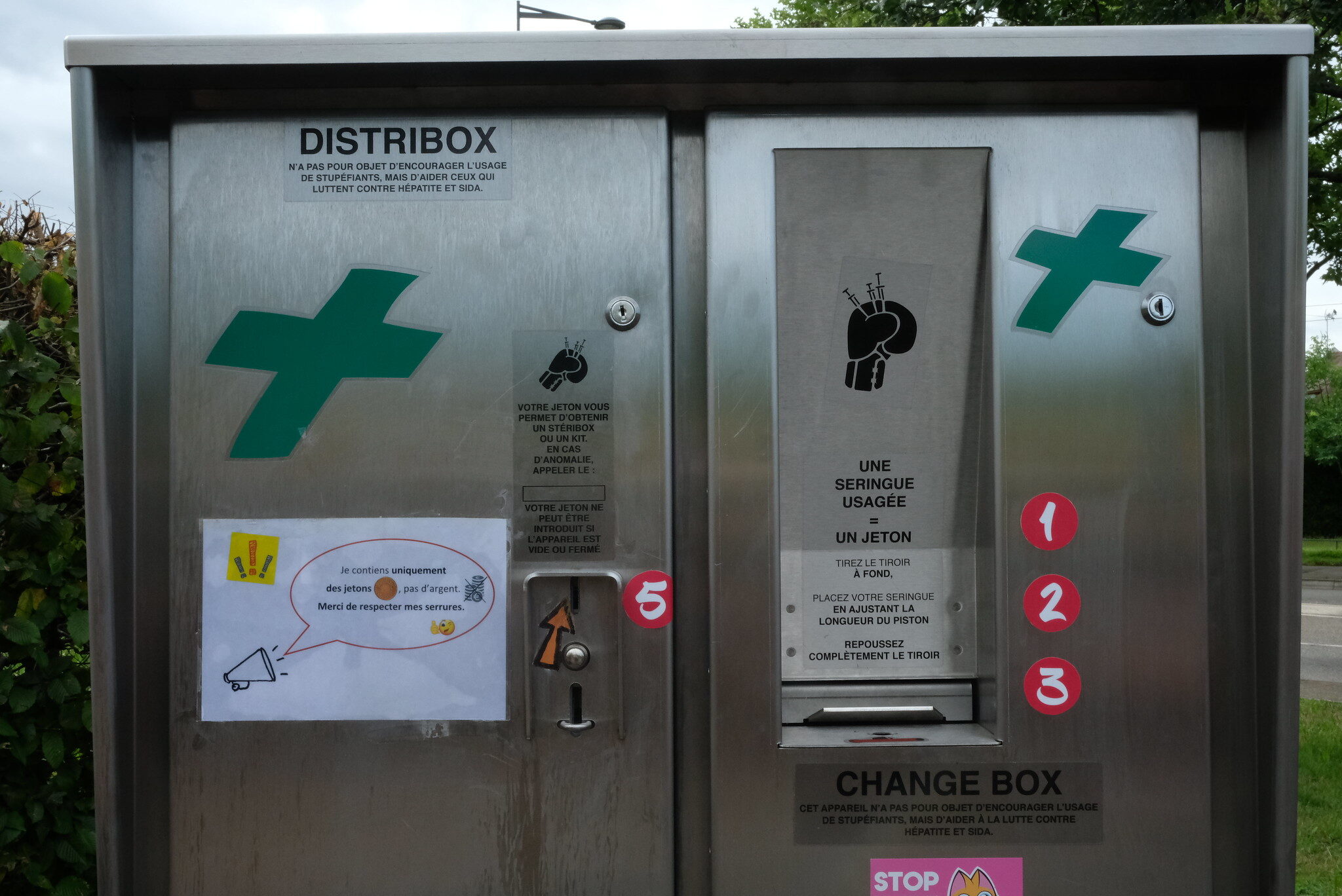 Face à la toxicomanie, Strasbourg se dote d’un « kiosque à seringues », un an après avoir étoffé sa salle de shoot