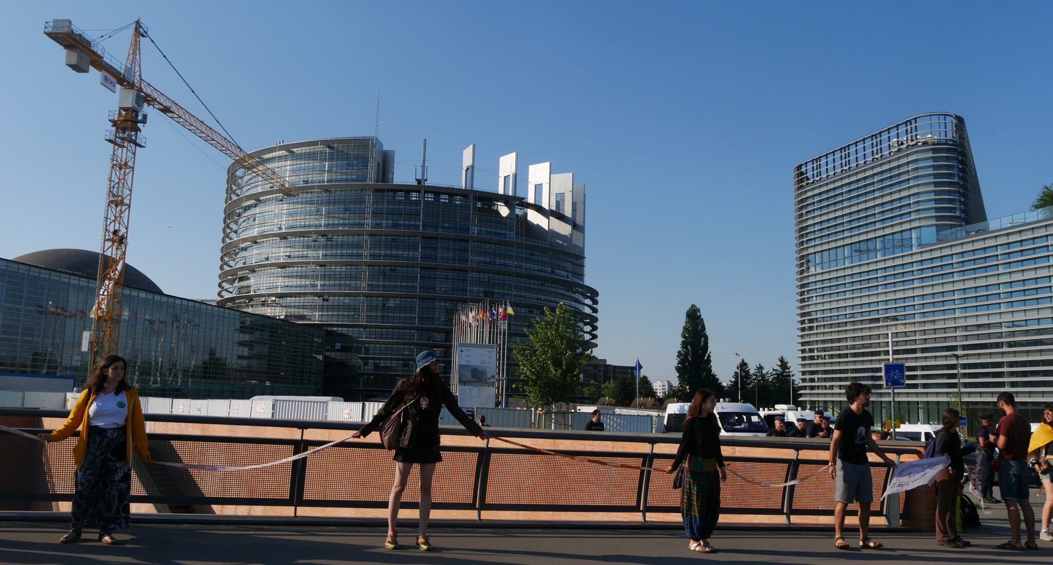 Les eurodéputés incluent gaz et nucléaire dans les énergies « durables », des manifestations devant le Parlement