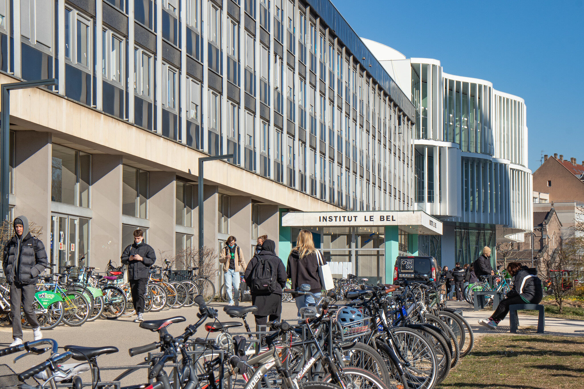 L’Université ferme deux semaines en hiver par mesure d’économies, les syndicats d’étudiants en colère