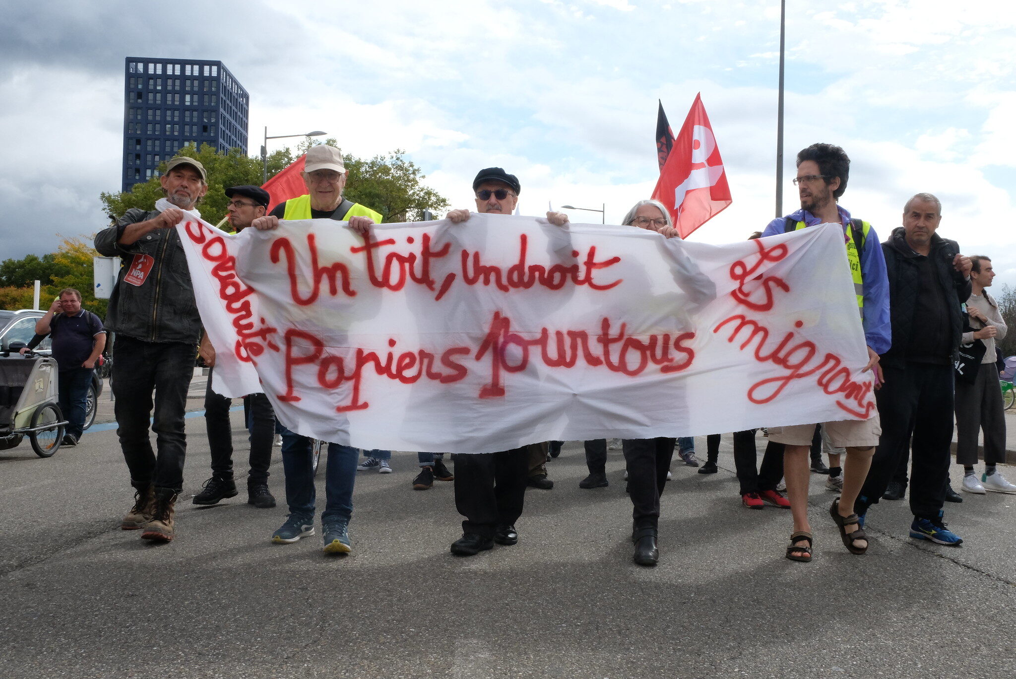 Camp de l’Étoile : malgré l’ouverture d’un gymnase, la municipalité écologiste sous le feu des critiques