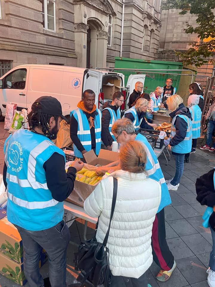 Mardi soir, Strasbourg action solidarité a distribué 594 repas : « C’est un triste record, c’était l’enfer »