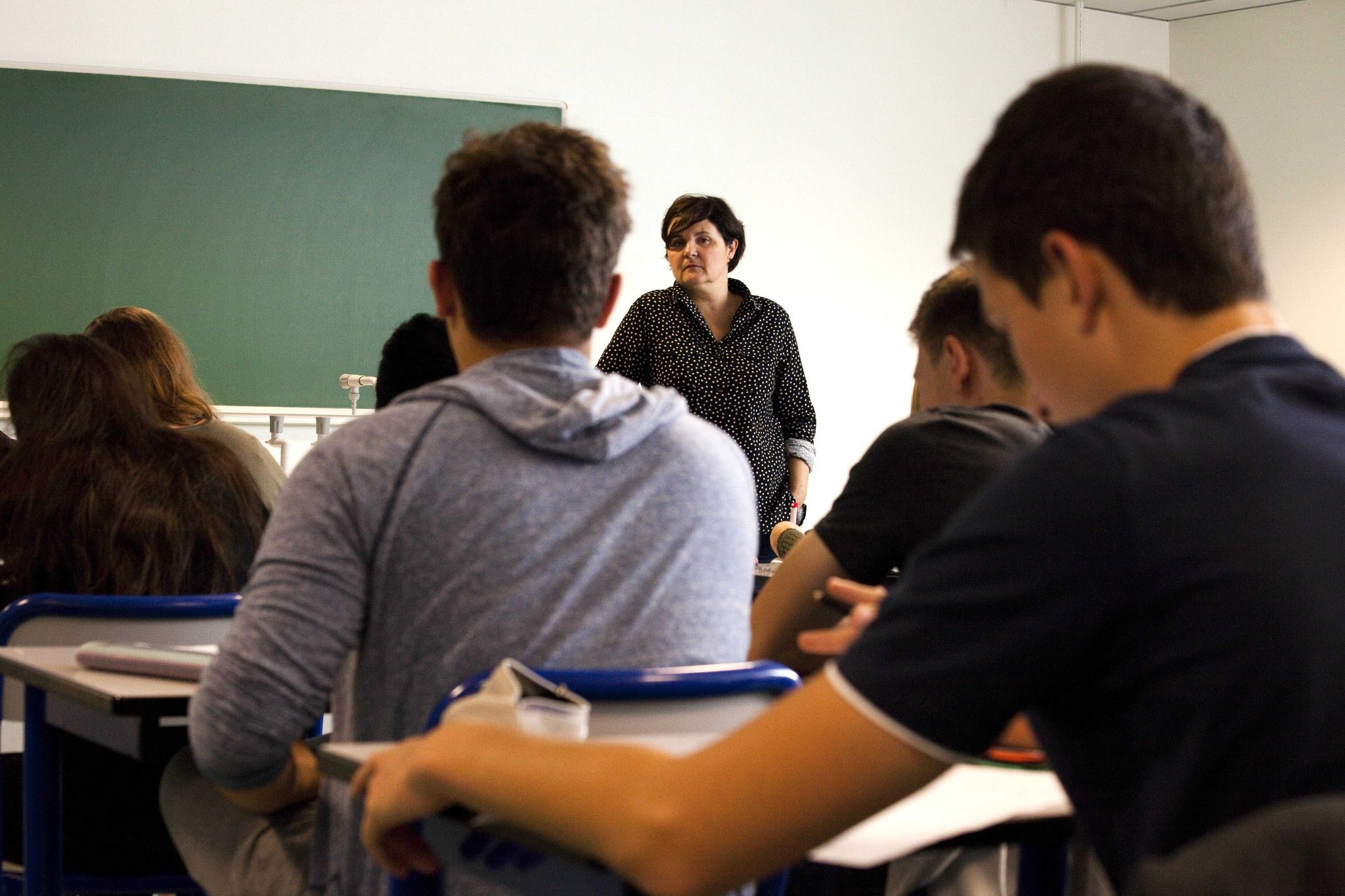 Des tâches en plus pour gagner plus, piège antiféministe tendu aux enseignants