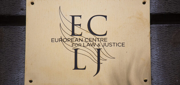 Qu’est-ce que l’ECLJ, ce lobby strasbourgeois anti-avortement chrétien et conservateur ?
