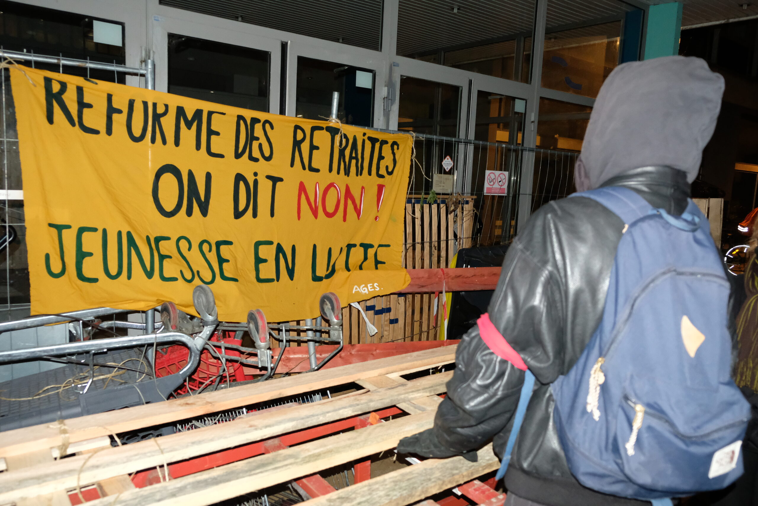 Contre la réforme des retraites, une quarantaine d’étudiants bloquent un bâtiment de l’Université