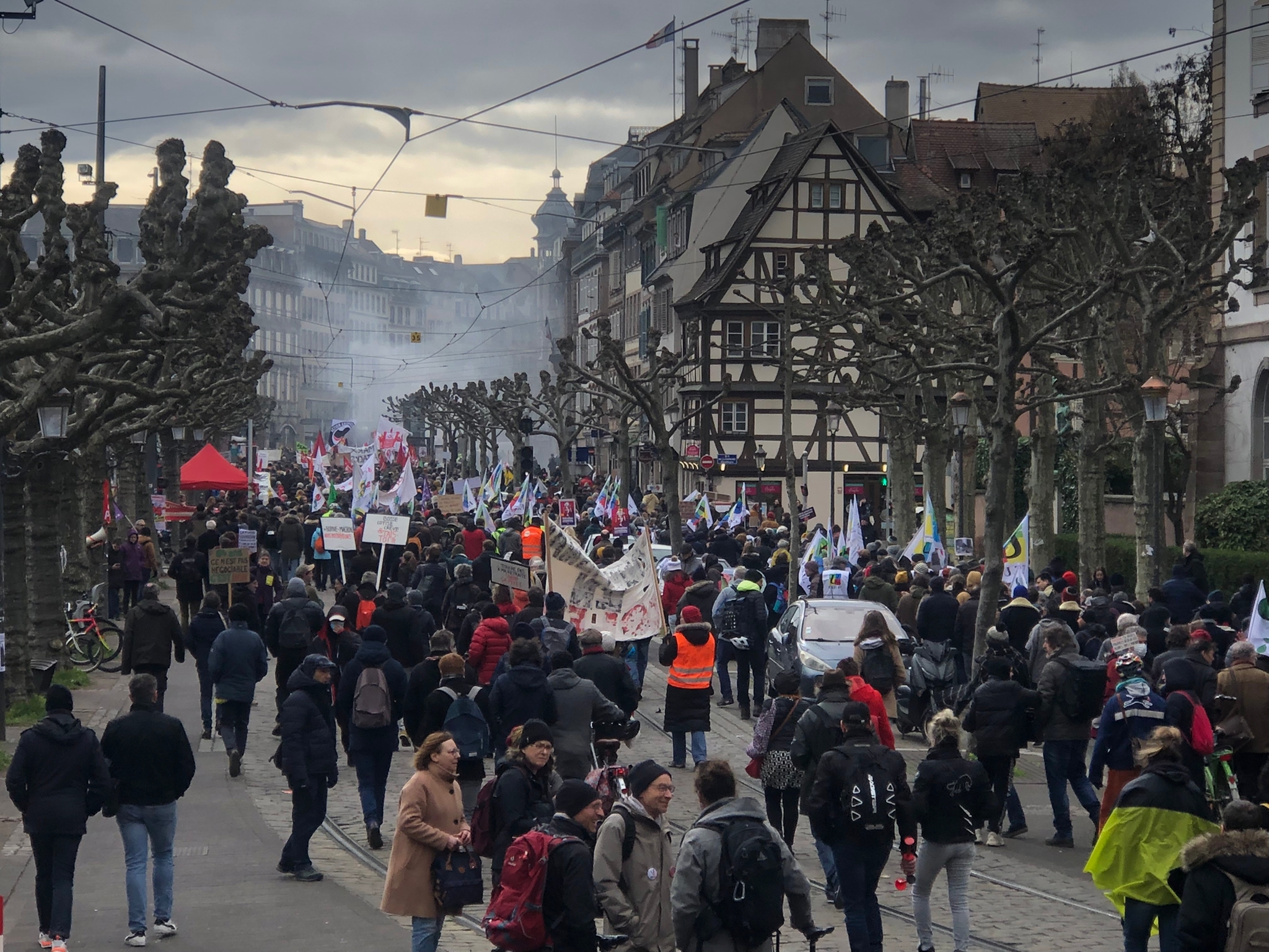 Blocages, grève et manifestation : compte-rendu de la 8e journée contre la réforme des retraites