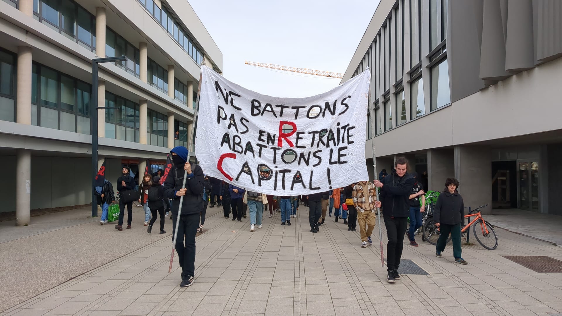 À peine annoncé, le 49-3 provoque une manifestation sur le campus à Strasbourg