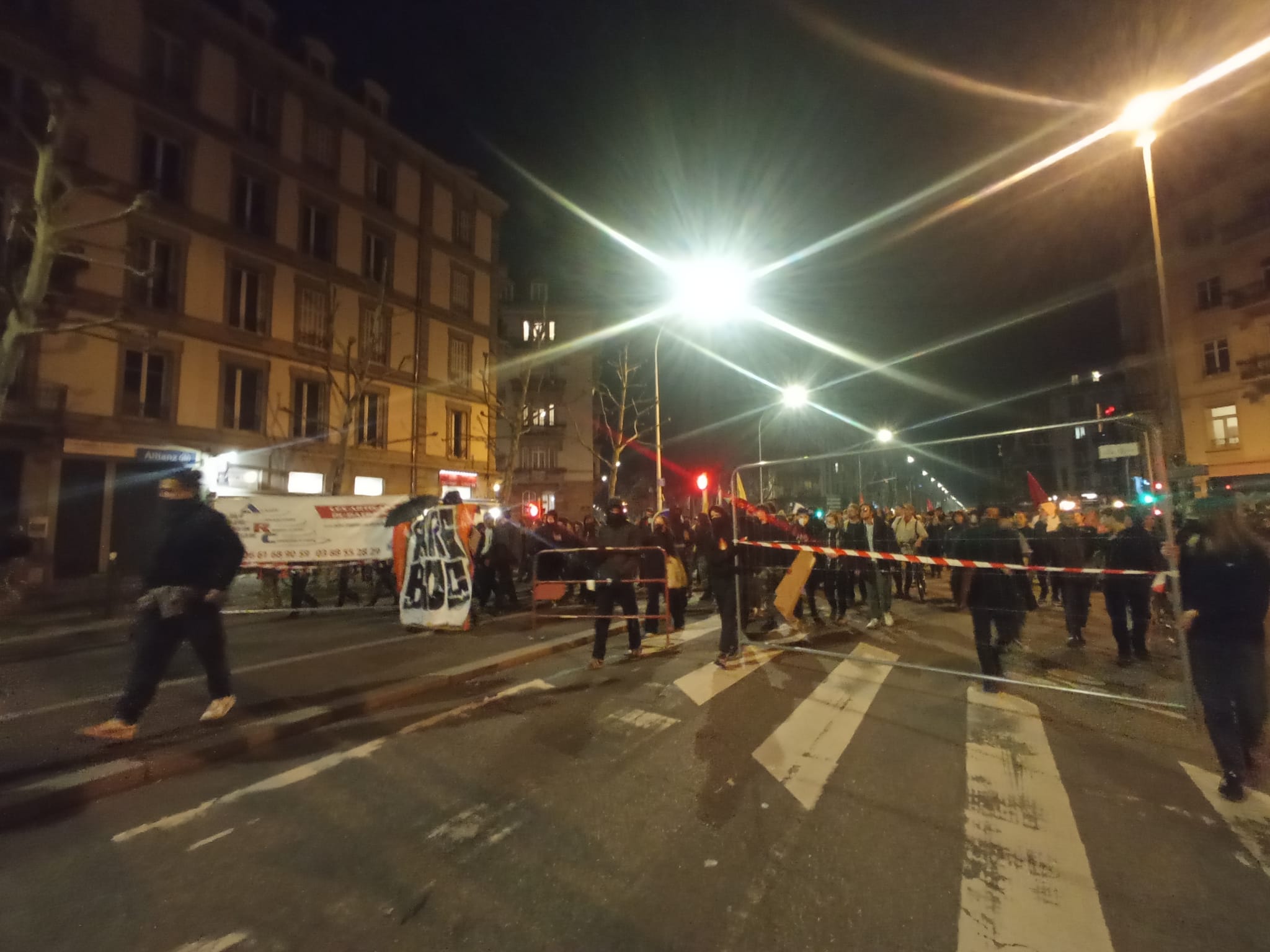 « On n’en pouvait plus de marcher tranquillement » : plus de 1 500 personnes en colère enflamment les rues de Strasbourg