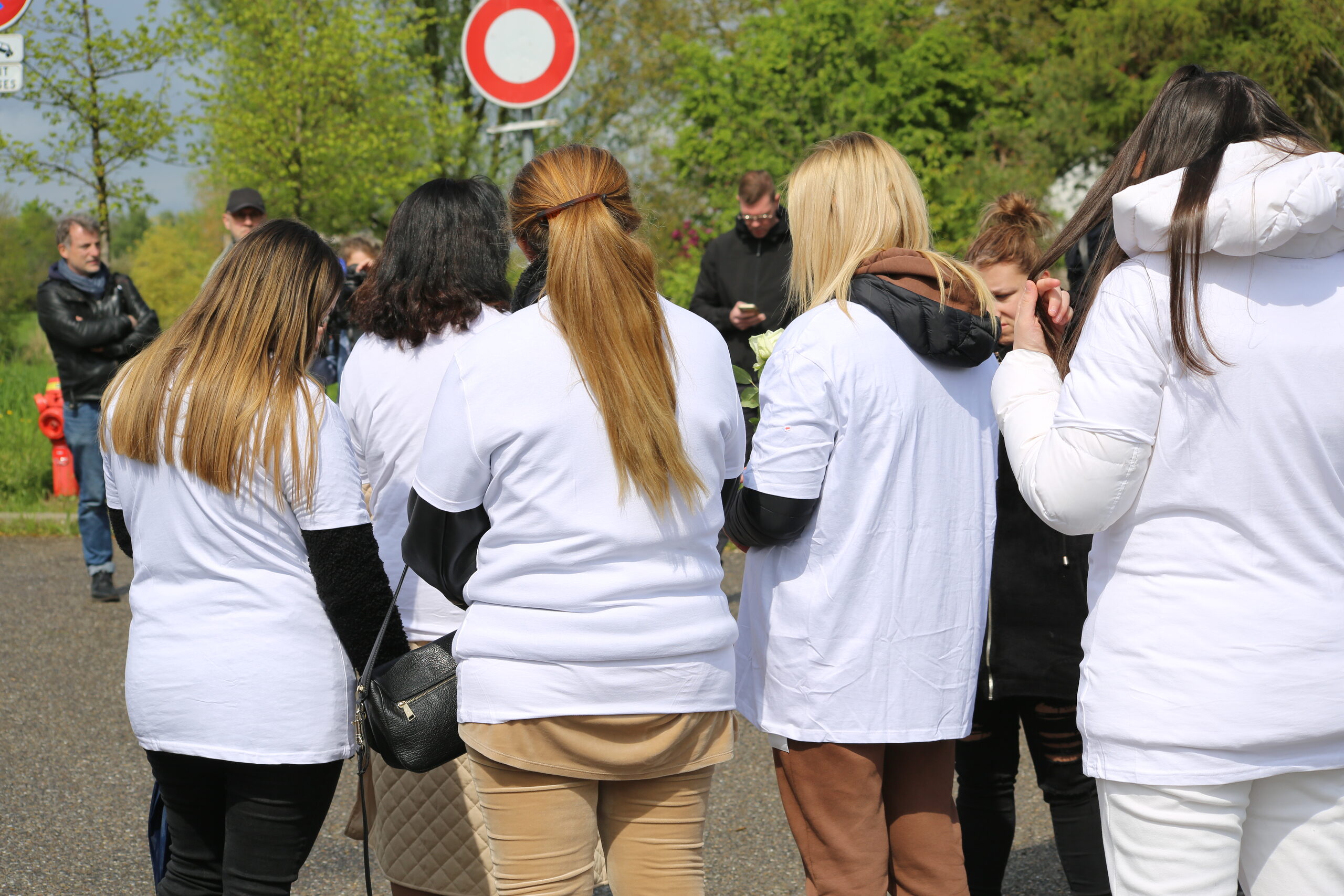 « Il aidait beaucoup sa mère » : une marche blanche pour rendre hommage à Enzo, mort noyé après avoir fui la police