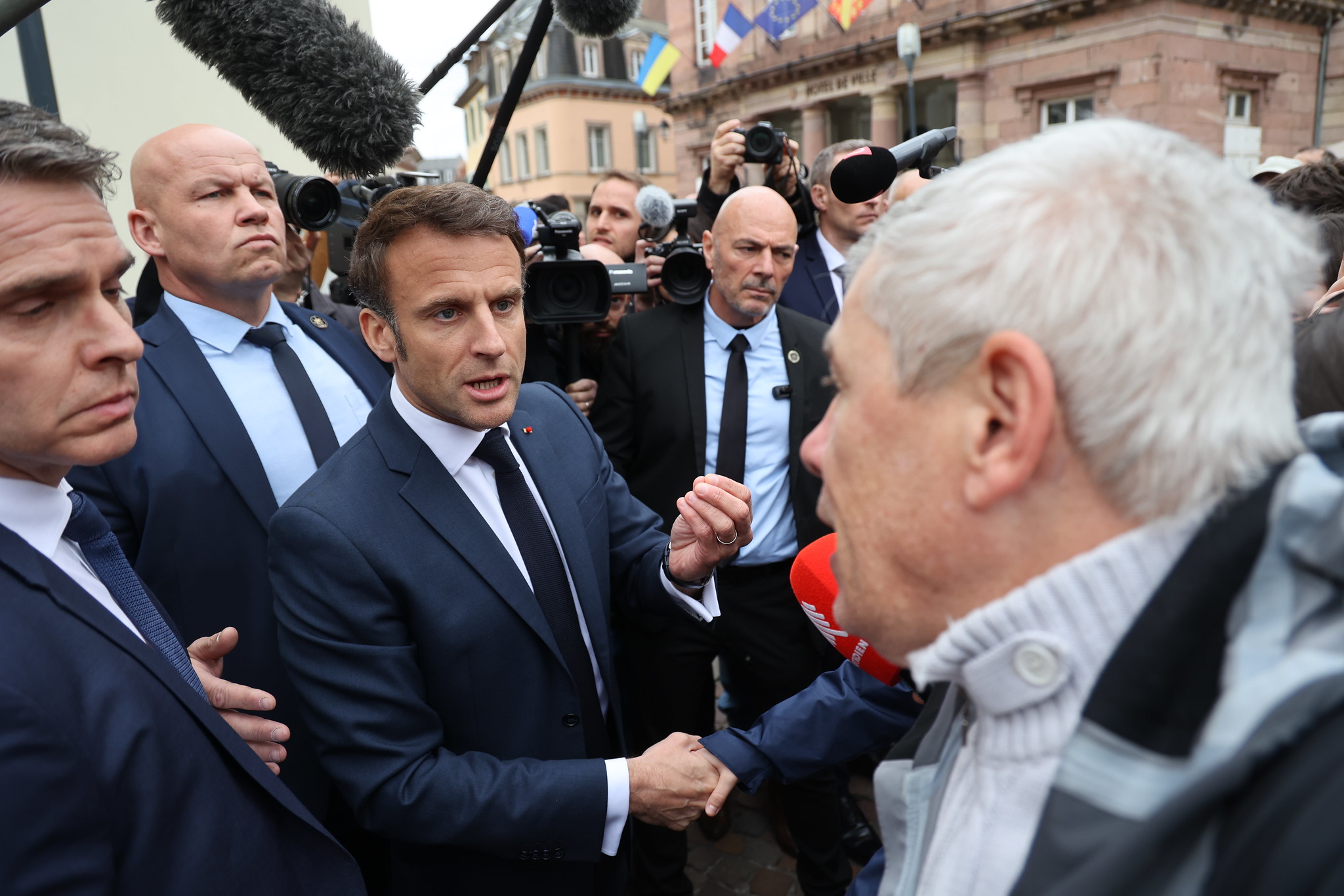 En Alsace, Emmanuel Macron prend la colère en pleine figure