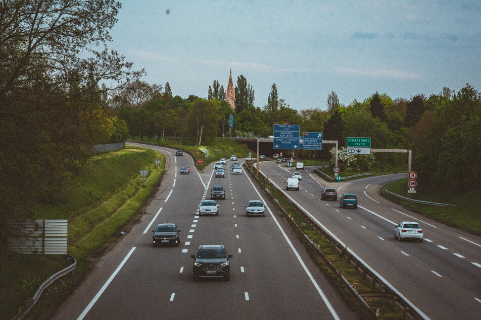 À Lyon, Bordeaux et Strasbourg, les municipalités écologistes accentuent la réduction du trafic routier