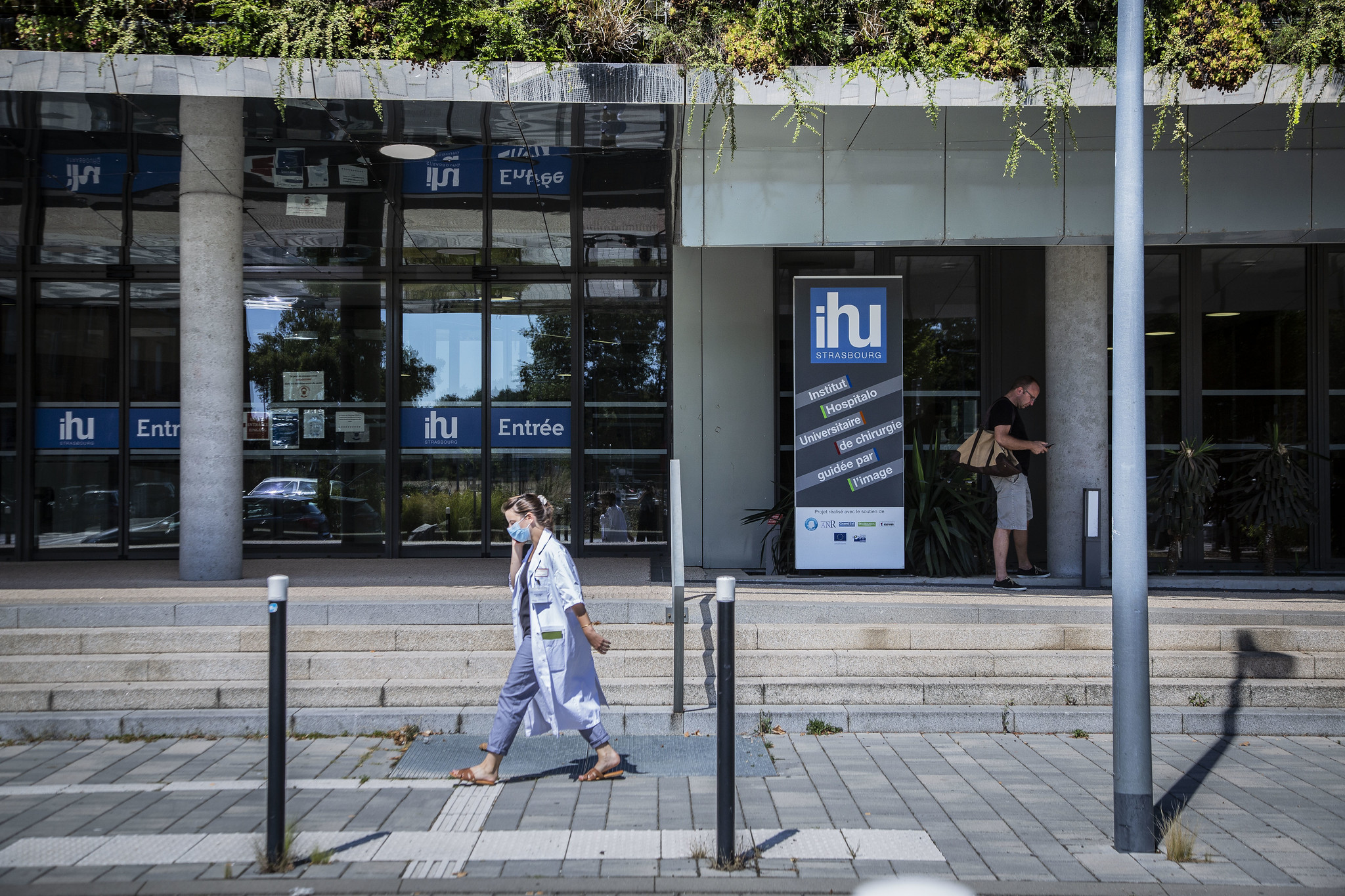 À l’IHU de Strasbourg, des opérations filmées sans le consentement des patients