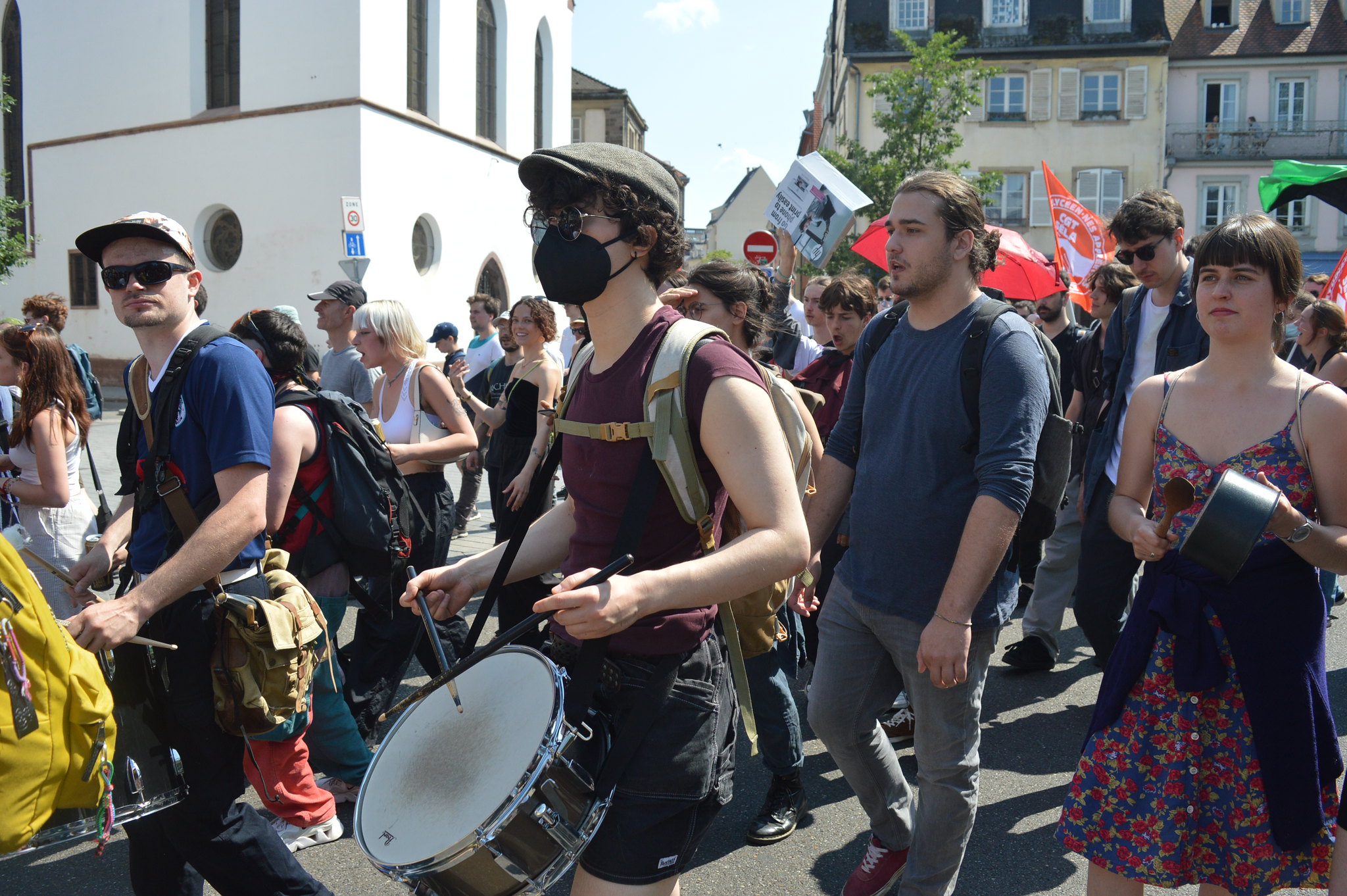 « On n’aurait jamais dû attendre un mois » : des manifestants frustrés par la faible mobilisation