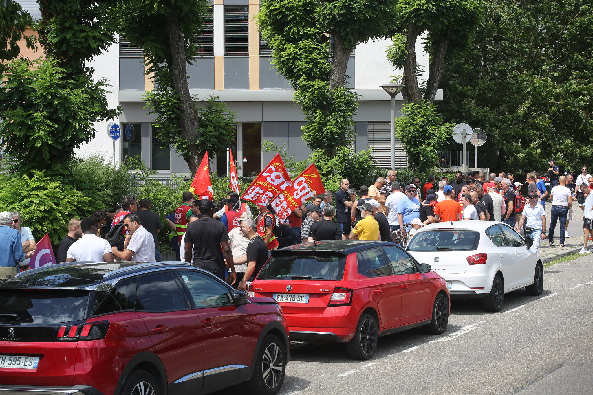 Un mois de grève à Clestra, les salariés appellent l’État à l’aide