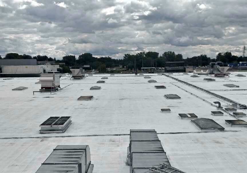 Efficaces contre le réchauffement urbain, les toits blancs tardent à se généraliser à Strasbourg