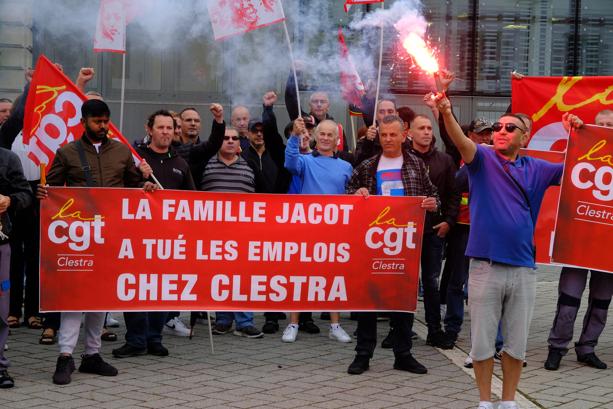 En grève, les ouvriers de Clestra perçoivent des salaires négatifs : « Trouver à manger devient une urgence vitale »