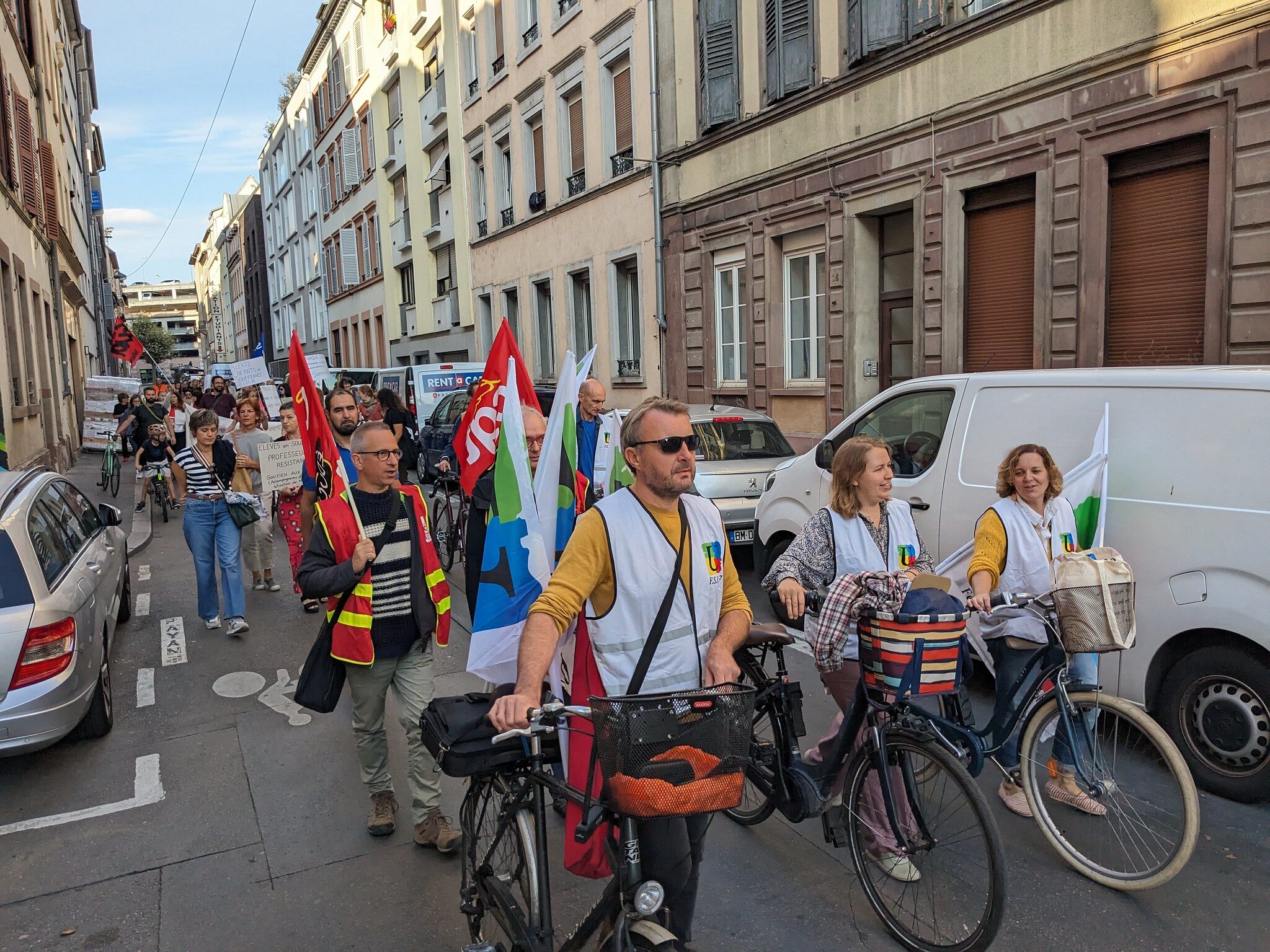 Manifestation des AESH : une cinquantaine de personnes mobilisées pour une reconnaissance du métier