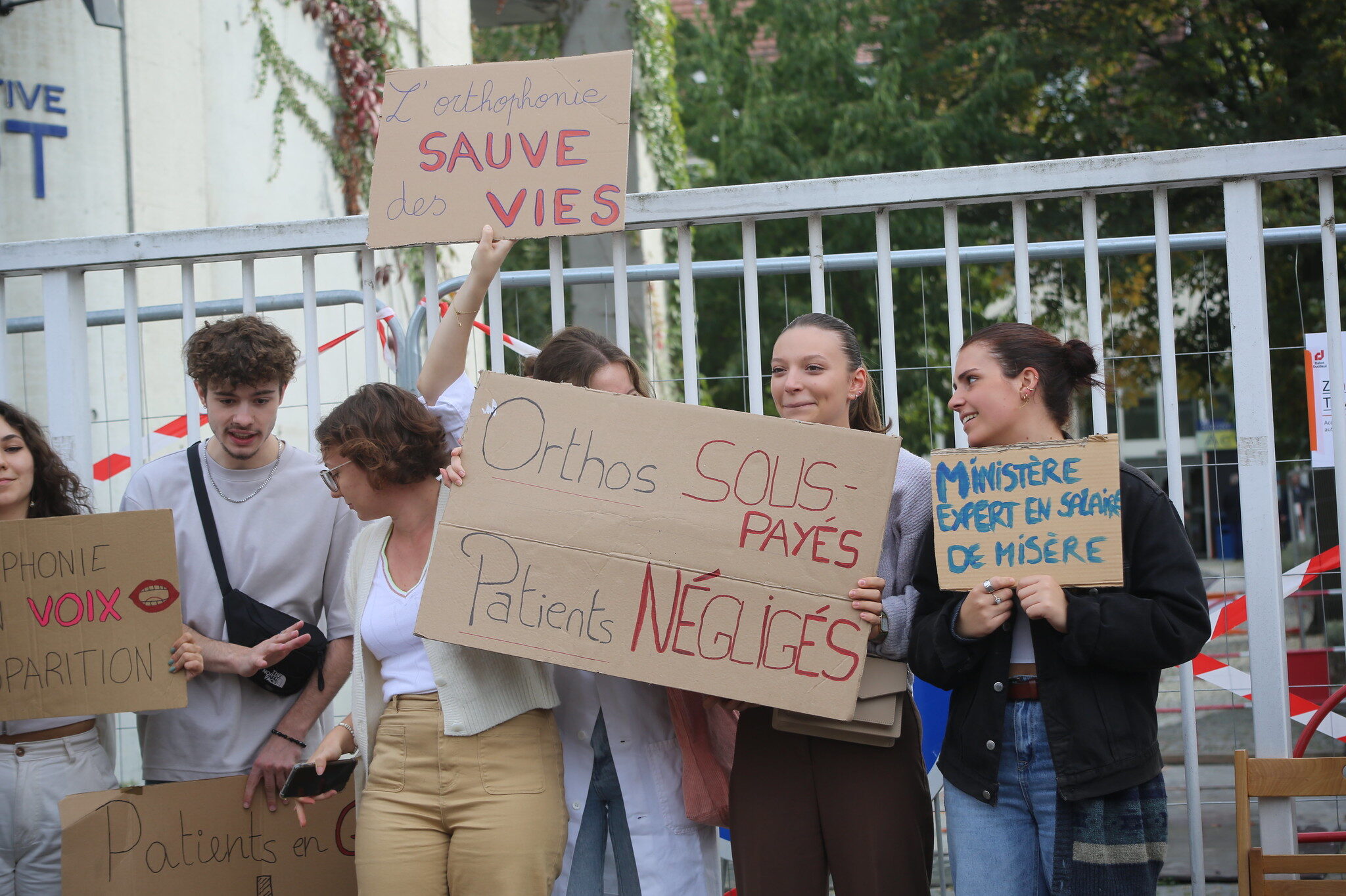 Contre des « salaires de misère », les orthophonistes dans la rue à Strasbourg