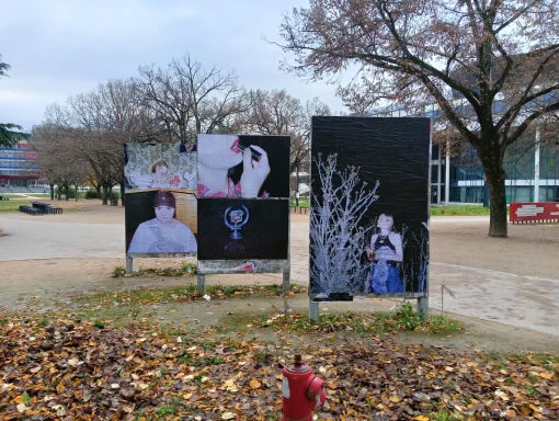 Des photographies de M3RS0 dans une exposition éphémère sur le campus