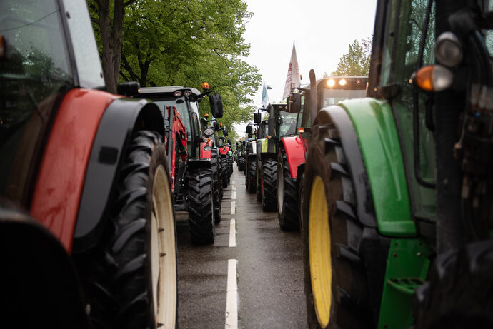 Les agriculteurs productivistes manifestent vendredi contre les règles environnementales