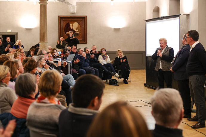 Socialistes, macronistes et Républicains voient l’apocalypse dans un tram sur l’avenue des Vosges