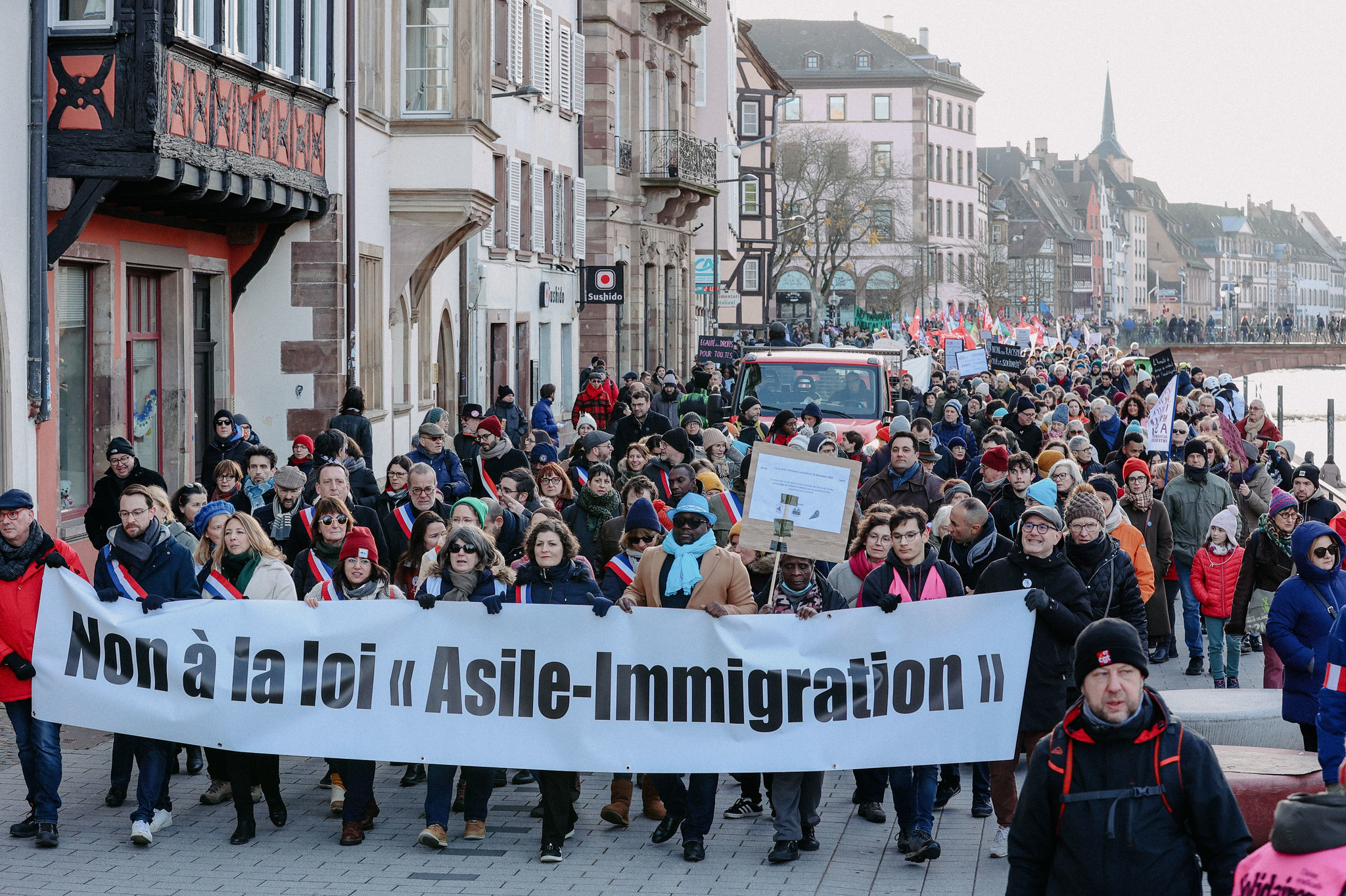 Un mois après la loi immigration, la résistance citoyenne encore balbutiante
