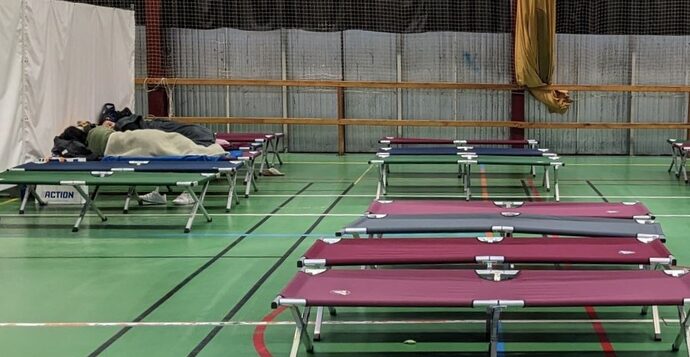 Un deuxième gymnase ouvert pour les sans-abris, déjà saturé