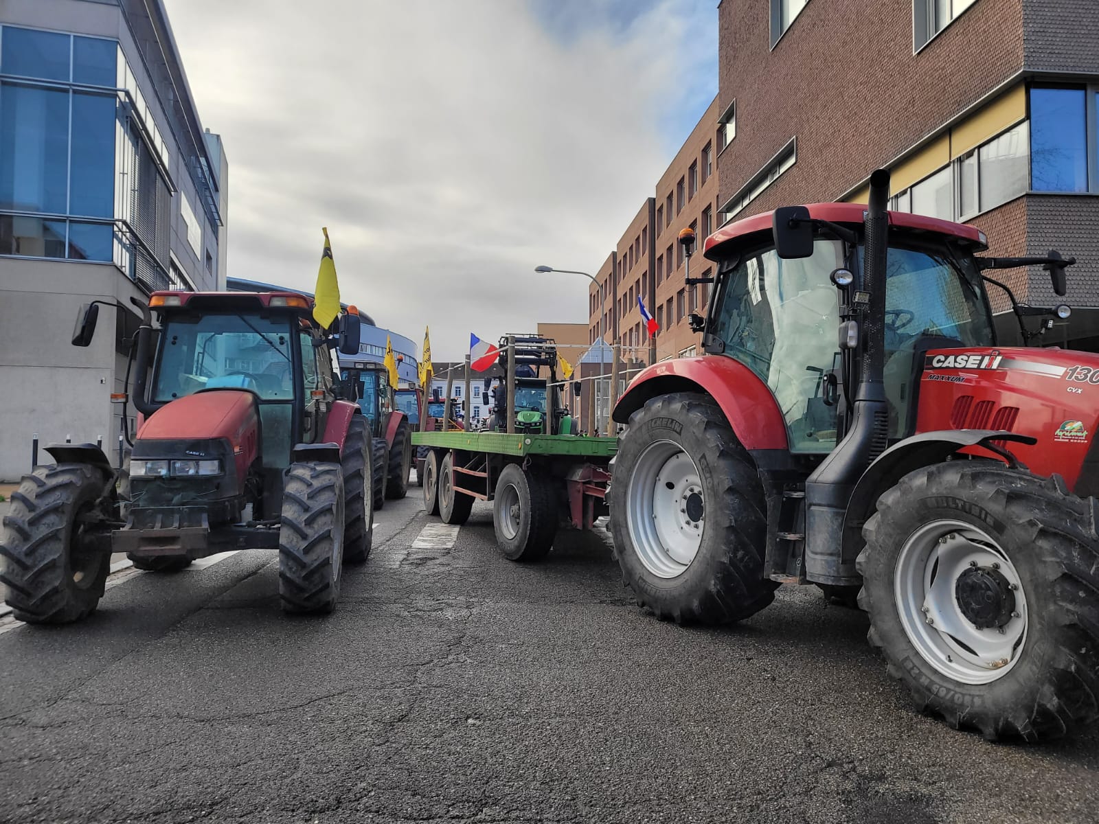 Deux manifestations d’agriculteurs devant le Parlement européen mardi 6 février