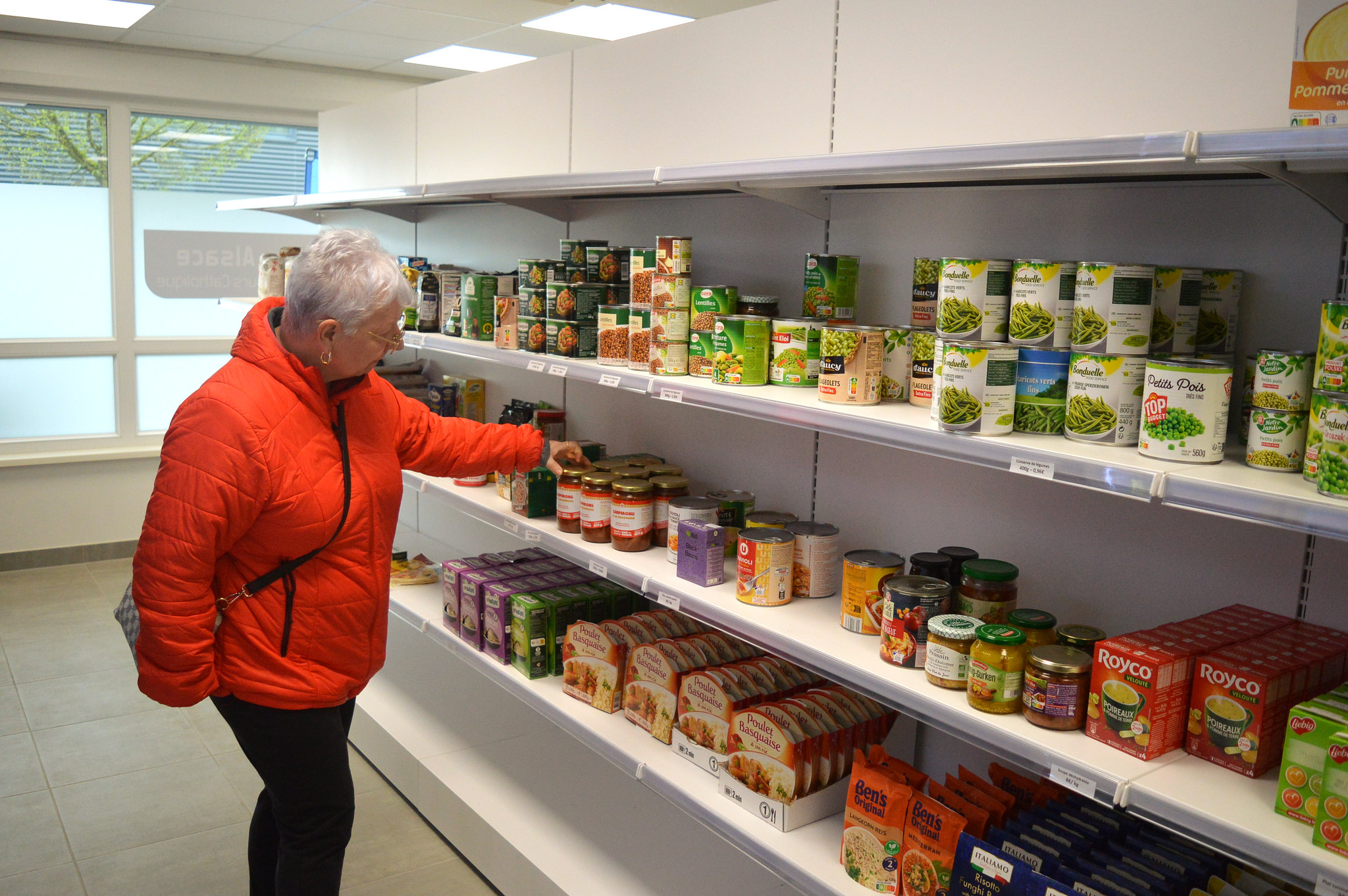 Au Neuhof, une nouvelle épicerie solidaire avec de la nourriture à -90%