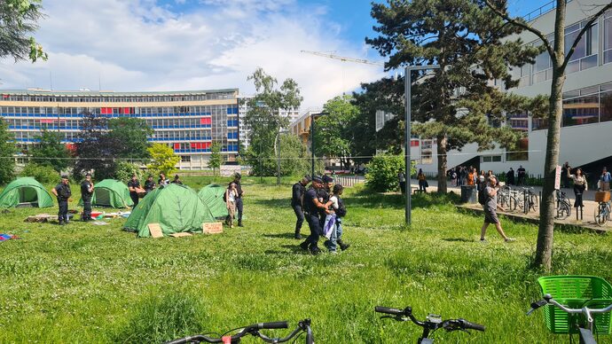 La police évacue un « campement pour Gaza » sur le campus central de l’université