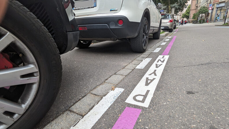 Tarifs, gratuité, SUV : les propositions des candidats sur le stationnement