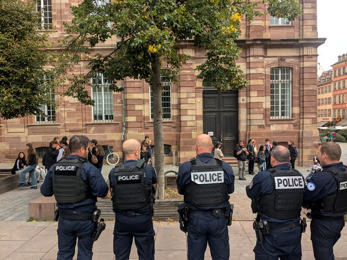Gardés à vue, gazés, surveillés… Lourde répression contre les lycéens bloqueurs à Strasbourg