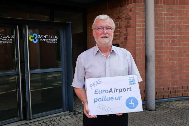 Le président de l'Association de défense des riverains de l'aéroport (Adra), Bruno Wollenschneider, quitte le siège de Saint-Louis agglomération avec le sentiment de ne pas avoir été entendu.
