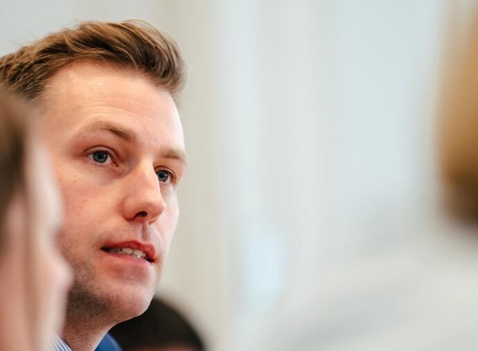 Charles Sitzenstuhl, macroniste isolé contre l’arrivée du RN au bureau de l’Assemblée