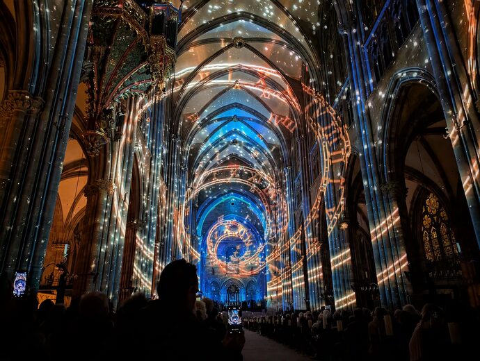 Derrière le spectacle Luminiscence dans la cathédrale, l’ombre de Pierre-Edouard Stérin