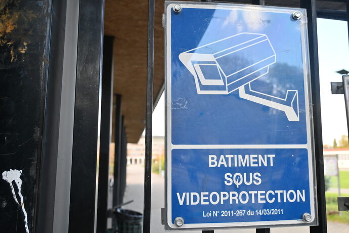 Au lycée Couffignal, des caméras dans les couloirs « contre les dégradations »