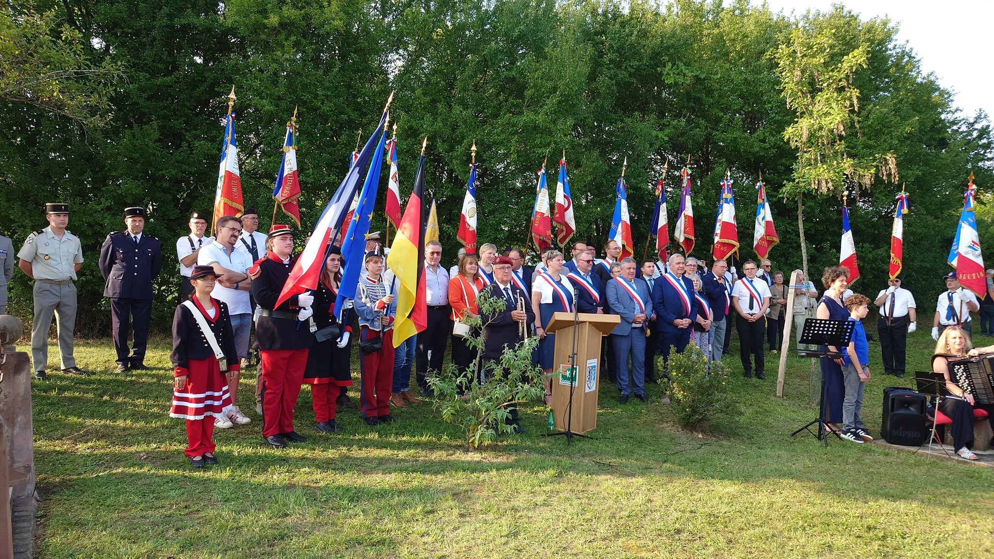 Le Souvenir français pris en étau dans la bataille mémorielle menée par l’extrême droite