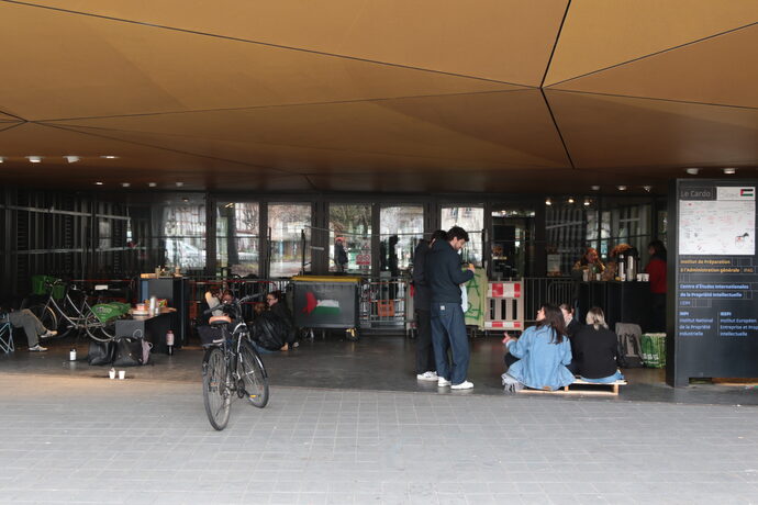 Rassemblement à Sciences Po contre la surveillance d’une chercheuse sur la Palestine