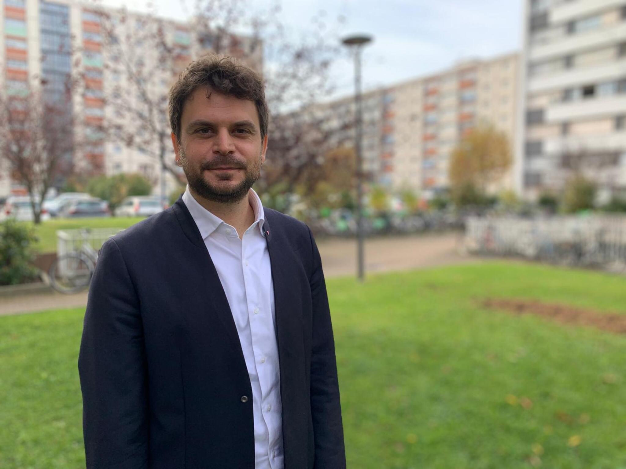 Gratuité des transports, encadrement des loyers… L’Insoumis Florian Kobryn a dévoilé son programme