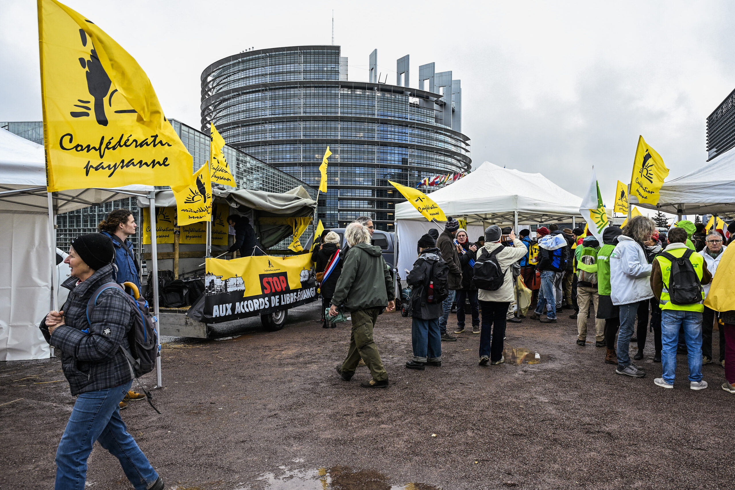 Devant le Parlement européen, des agriculteurs dénoncent un accord UE – Mercosur « criminel »
