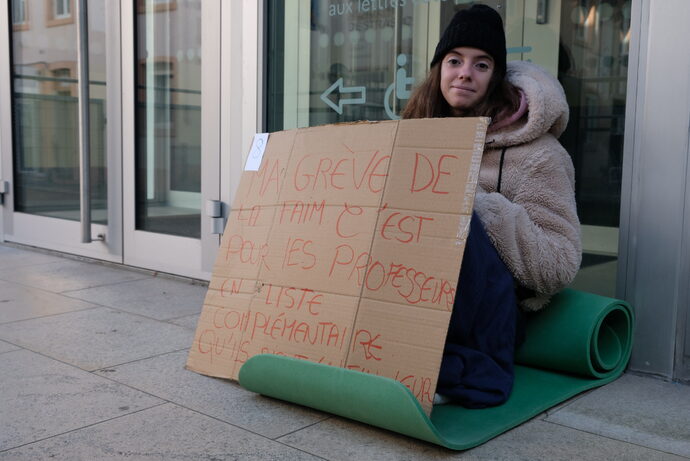 Vanessa poursuit sa grève de la faim : « Le recteur peut trouver une solution »