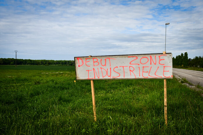 Dès 2024, le collectif Hatten demain avait installé des panneaux à l'entrée du village pour matérialiser l'emplacement du futur parc industriel.