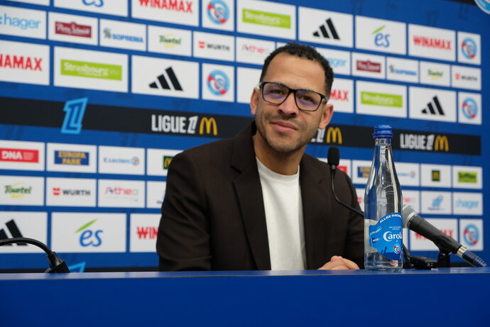« C&rsquo;est le business du football » : l&rsquo;entraineur Liam Rosenior quitte le Racing club de Strasbourg en pleine saison